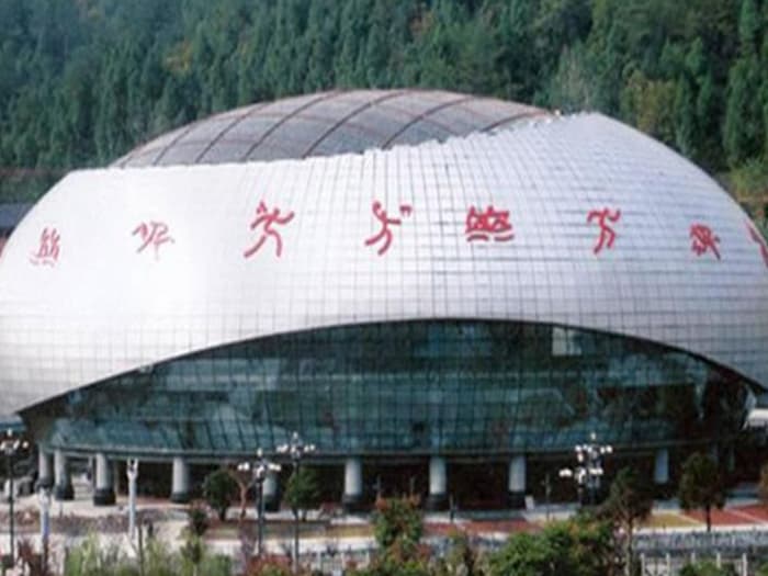 万源体育中心球形网架加工安装